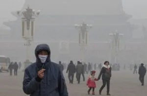 Inquinamento in Cina in piazza a Pechino dovuto al carbone