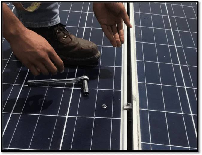 montaggio di un pannello fotovoltaico resistente agli uragani