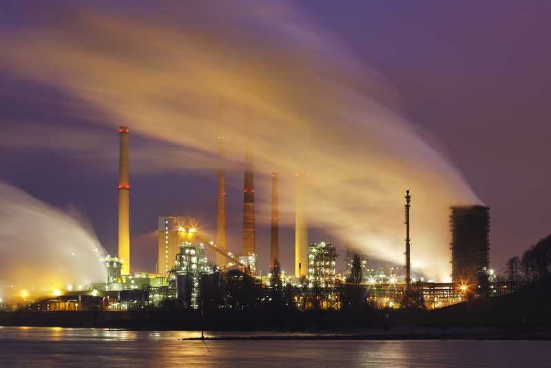 Emissioni industriali inquinanti ridotte ricercando l'allineamento climatico per riduzione del cambiamento climatico